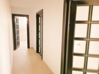 Liber, apartament 2 camere decomandat, Cug Pepiniera Tudor Neculai, baie cu geam